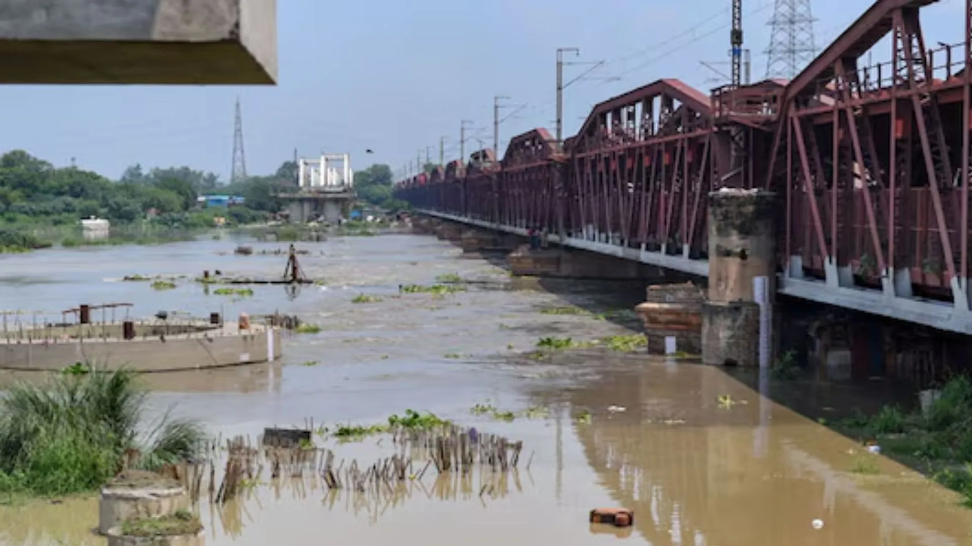 दिल्ली में टला बाढ़ का खतरा, डेंजर लेवल से नीचे आये यमुना का जलस्तर