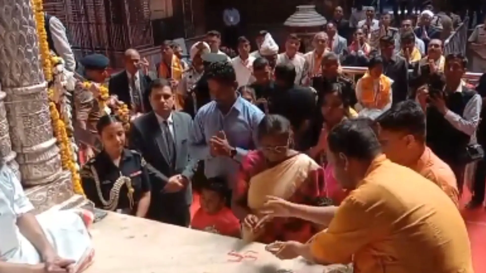 महाराजा एक्सप्रेस से वृंदावन पहुंचीं राष्ट्रपति मुर्मू... धार्मिक स्थलों का करेंगी दर्शन-पूजन, कुब्जा कृष्ण मंदिर 'महाआरती' में होगी शामिल 
