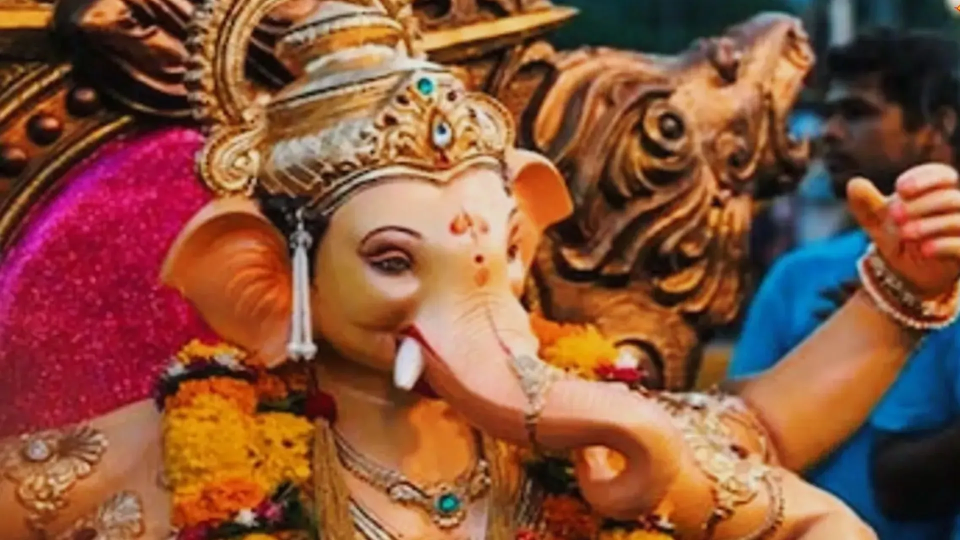 Ganesh Chaturthi: गणेशोत्सव में जुट रही भारी भीड़, पंचमुखी हनुमान की झांकी देख दर्शक मंत्रमुग्ध