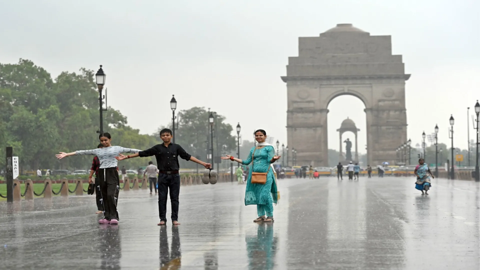 घटने लगा यमुना का जलस्तर..लेकिन नहीं थम रहा बारिश का दौर, IMD ने जारी किया अलर्ट 