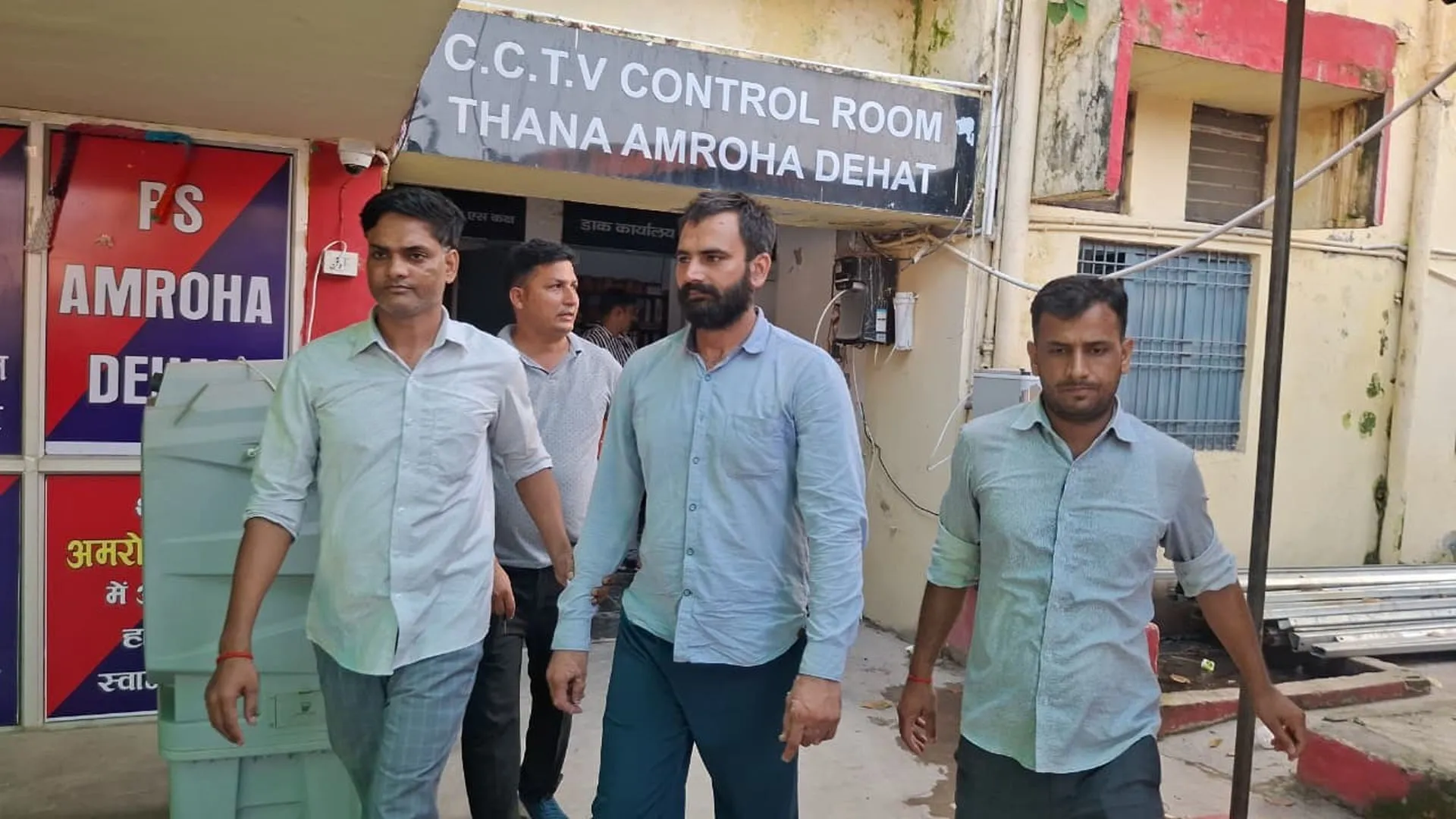 Amroha : किसान से 20 हजार रुपये रिश्वत लेते लेखपाल गिरफ्तार