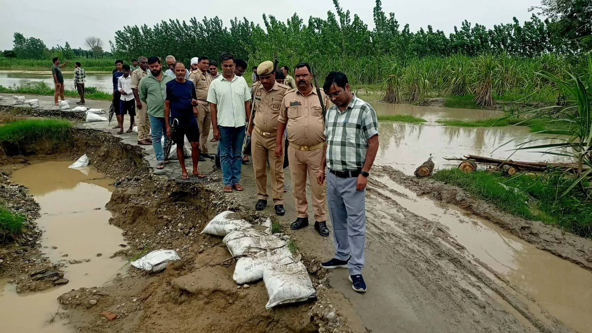 Bareilly : पहाड़ों की बारिश से नदियां उफनीं, कई गांवों में बाढ़ का खतरा