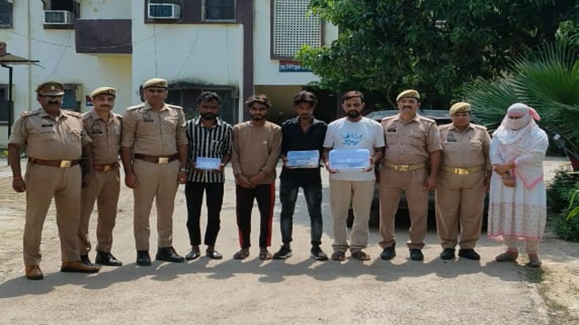 Bareilly : शिक्षक दंपति के बेटे का अपहरण का प्रयास, मास्टर माइंड महिला समेत पांच गिरफ्तार