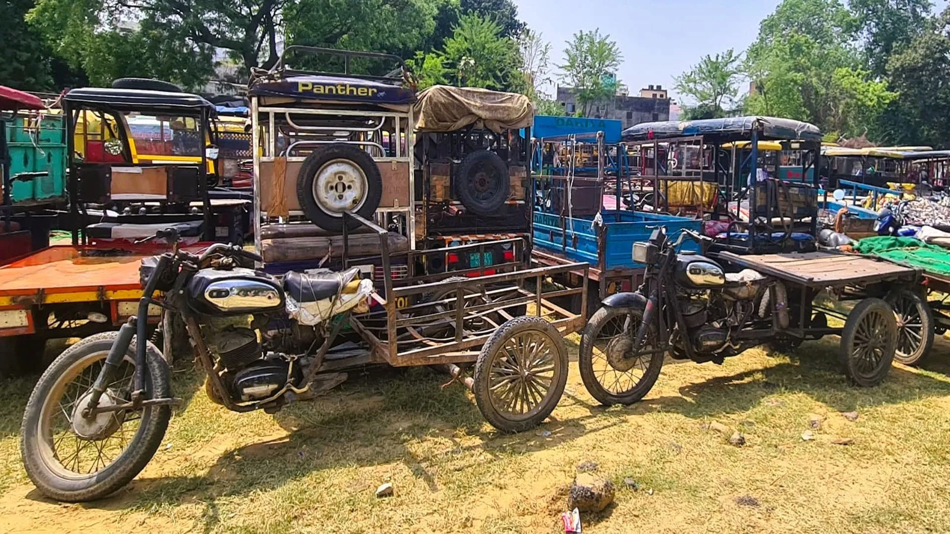 Moradabad : चलती फिरती मौत बनने की कगार पर जुगाड़ के वाहन, हादसों के बावजूद नहीं जागे जिम्मेदार 