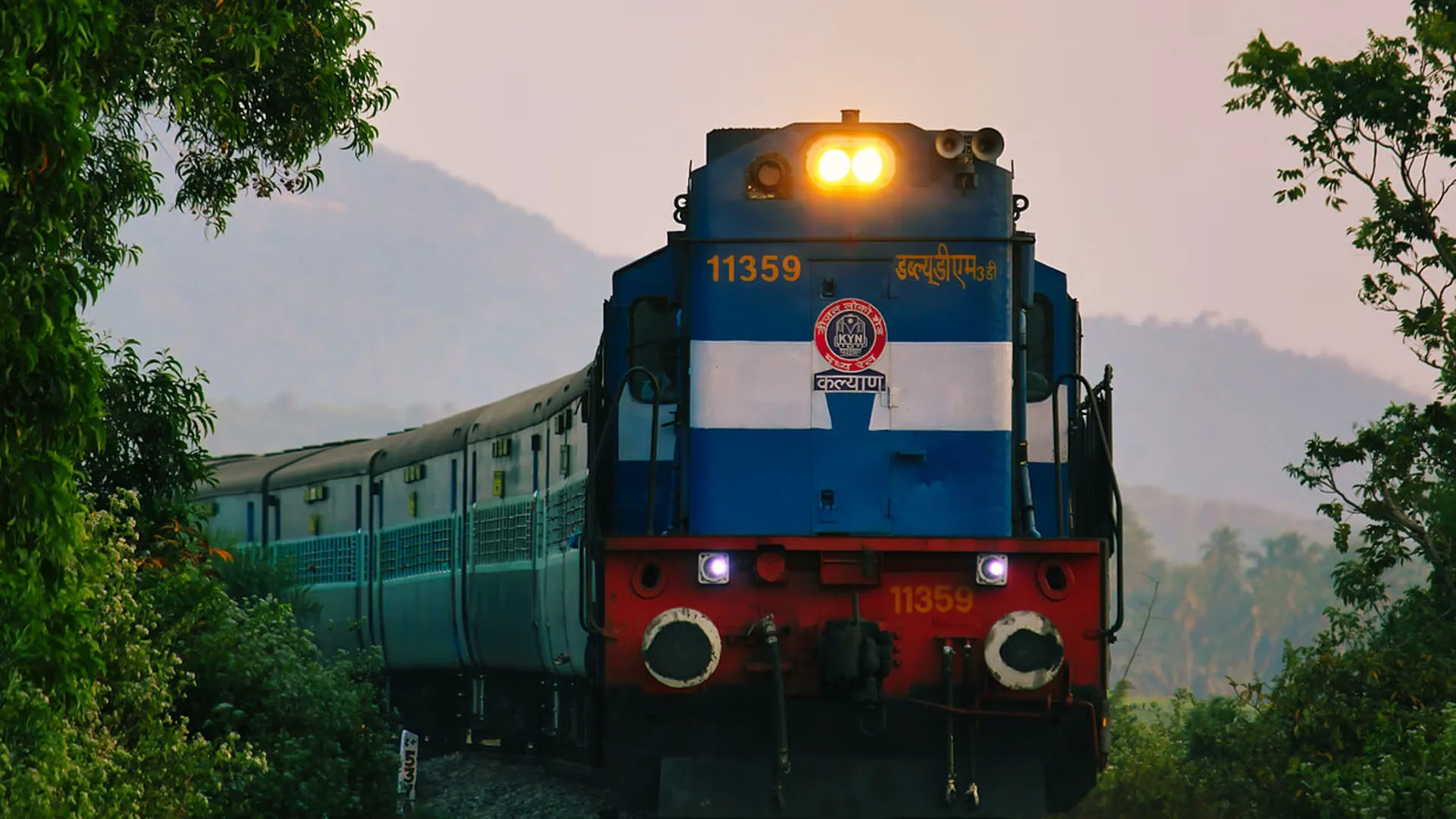 लखनऊ होकर दिल्ली के लिए चलेंगी दो विशेष ट्रेनें, गर्मी की छुट्टियों में भीड़ कम करने का रेलवे का बड़ा ऐलान