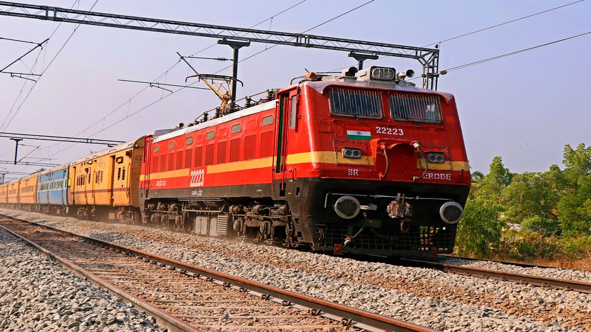 Bareilly news: दिल्ली में यमुना ब्रिज पर पानी खतरे के निशान से ऊपर, इन आठ ट्रेनों का मार्ग बदला