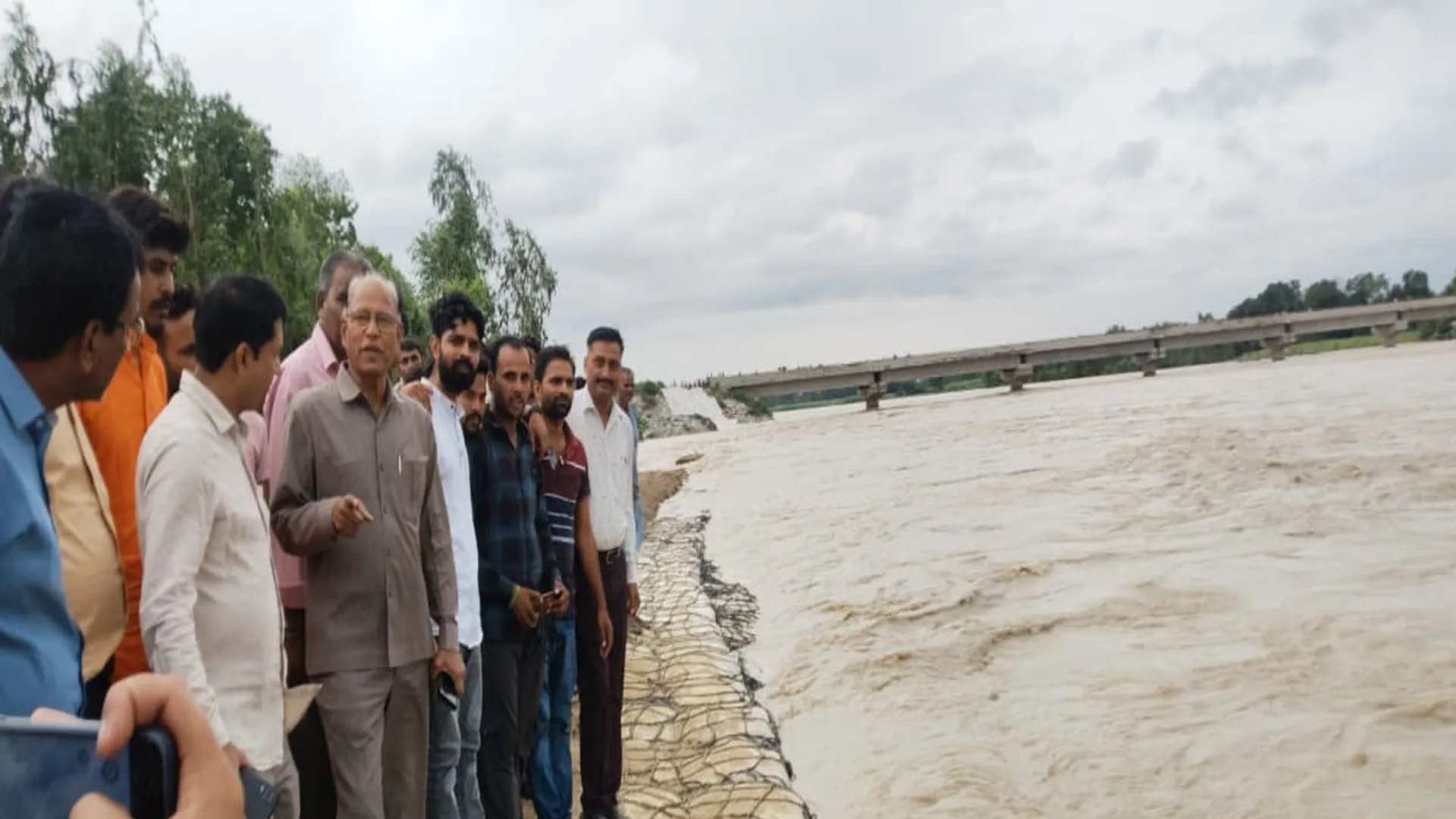 Bareilly : देवहा नदी में मची तबाही तो जिम्मेदारों को याद आई