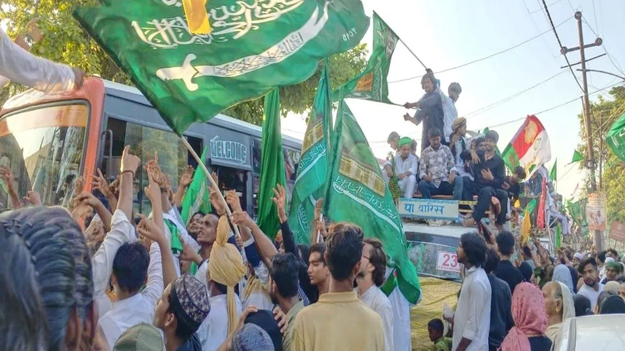 बारावफात के ऐतिहासिक जुलूस में उमड़ी हजारों की भीड़, जश्न में डूबा देवा कस्बा