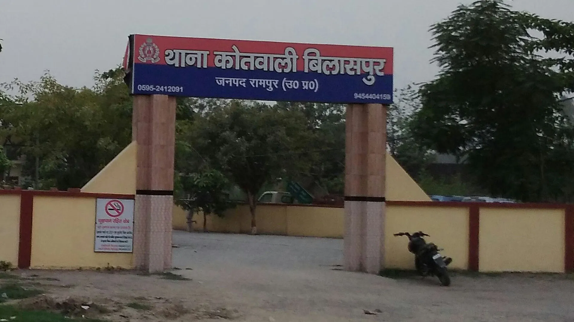 Rampur : बिलासपुर में बाइक सवार बदमाश ने सरेराह महिला के कुंडल लूटे
