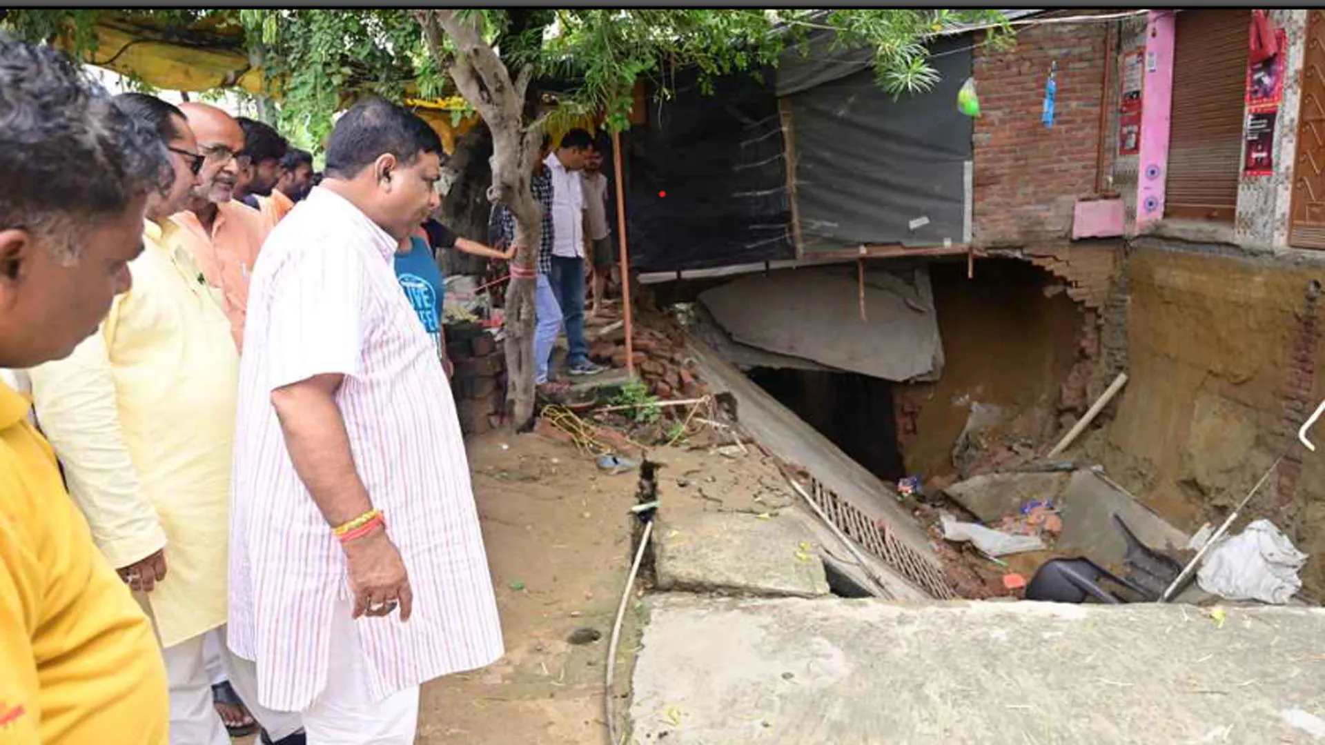 बारिश में हरुनगला में नाले का आरसीसी लिंटर ढहा, विधायक ने किया निरीक्षण