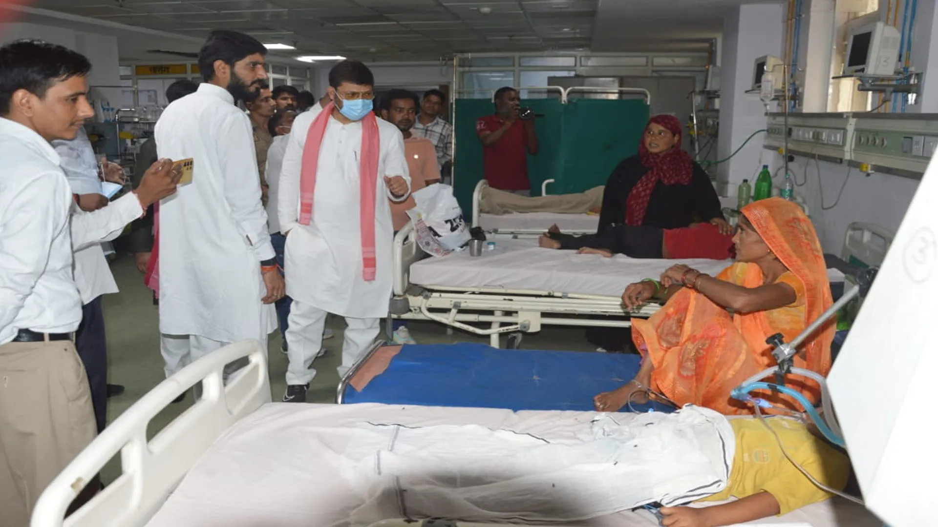 बदायूं : जेल में क्षमता से ज्यादा मिले बंदी, मेडिकल कॉलेज में उधड़ी थी सीलिंग