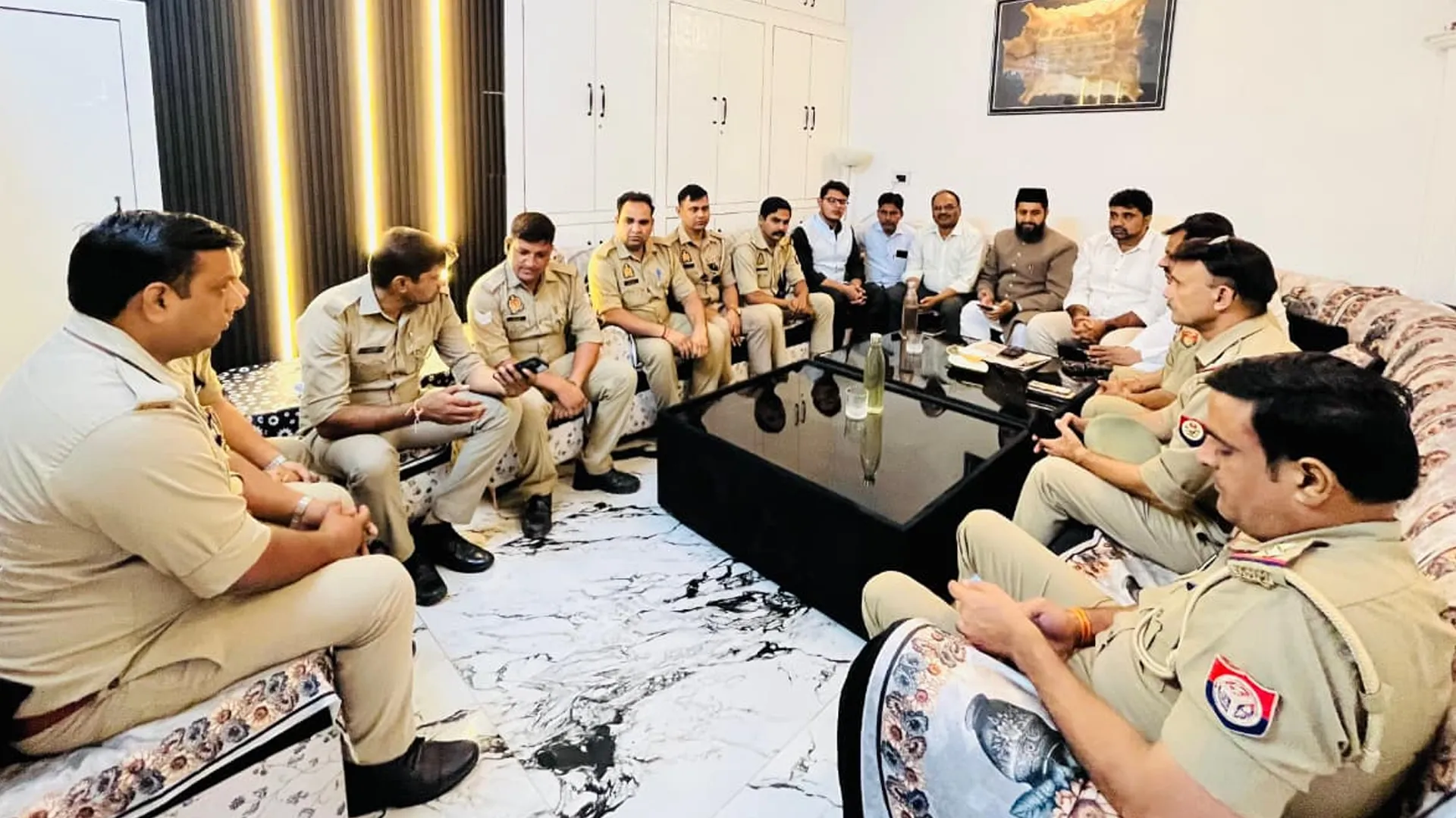 रामपुर : बरेली जा रह आप के पदाधिकारियों को पुलिस ने किया नजरबंद