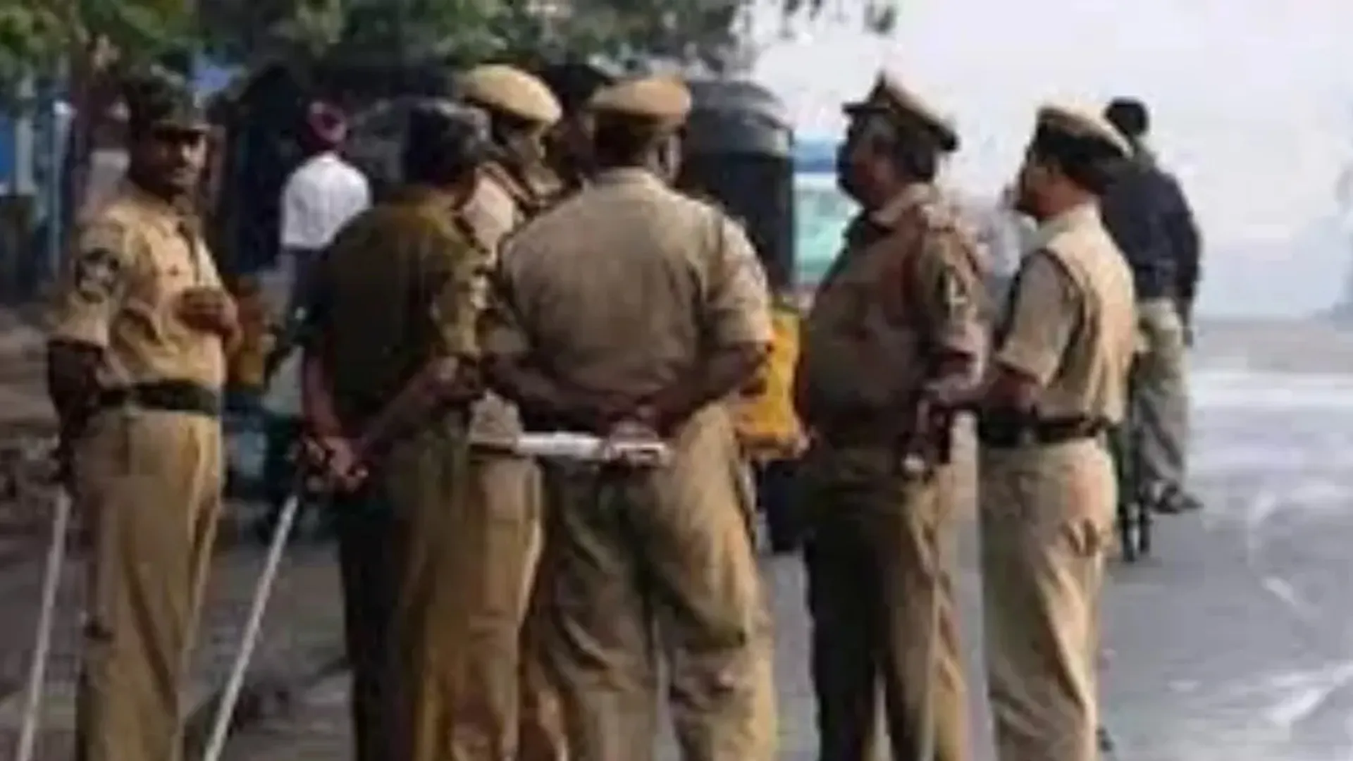 लखीमपुर खीरी : आंध्र प्रदेश पुलिस का छापा...झमपुरवा गांव में घंटों चला हाई-प्रोफाइल सर्च ऑपरेशन