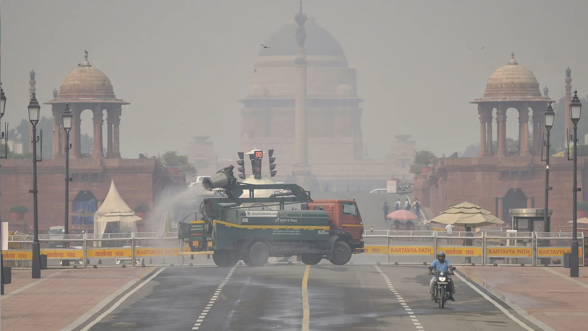 दिवाली के बाद दिल्ली पर छाई जहरीली धुंध की चादर, गंभीर श्रेणी में पहुंचा एक्यूआई