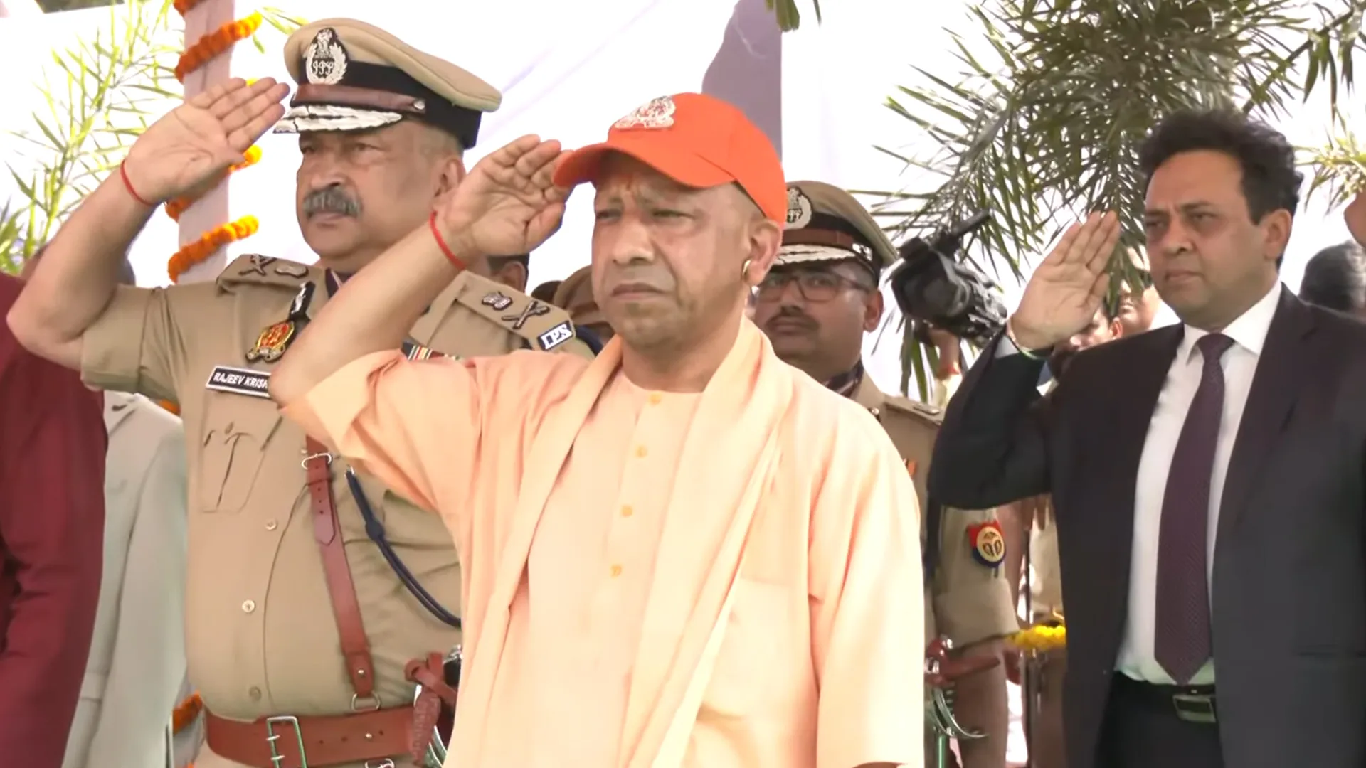 CM योगी ने सर्वोच्च बलिदान देने वाले पुलिसकर्मियों के परिवारों को मदद का दिलाया भरोसा