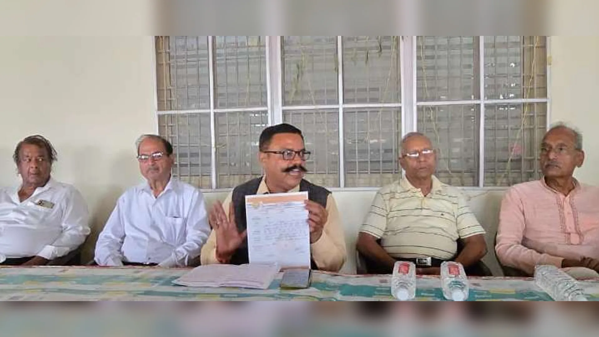 पीलीभीत: सुगबुगाहट पर आढ़तियों ने खींचे थे हाथ, फिर भी फंसे 75 लाख, किसानों से हुई ठगी पर जांच कराने की मांग