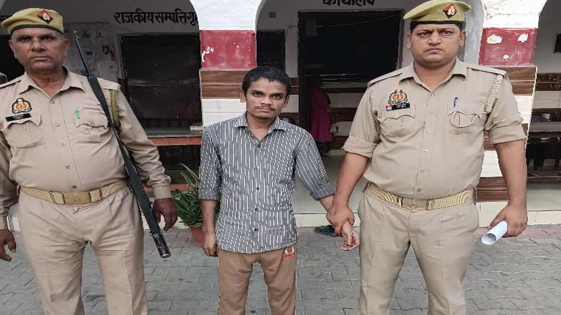 UP: दरोगा की मैगजीन व टियर गैस सेल लूटने वाला उपद्रवी गिरफ्तार