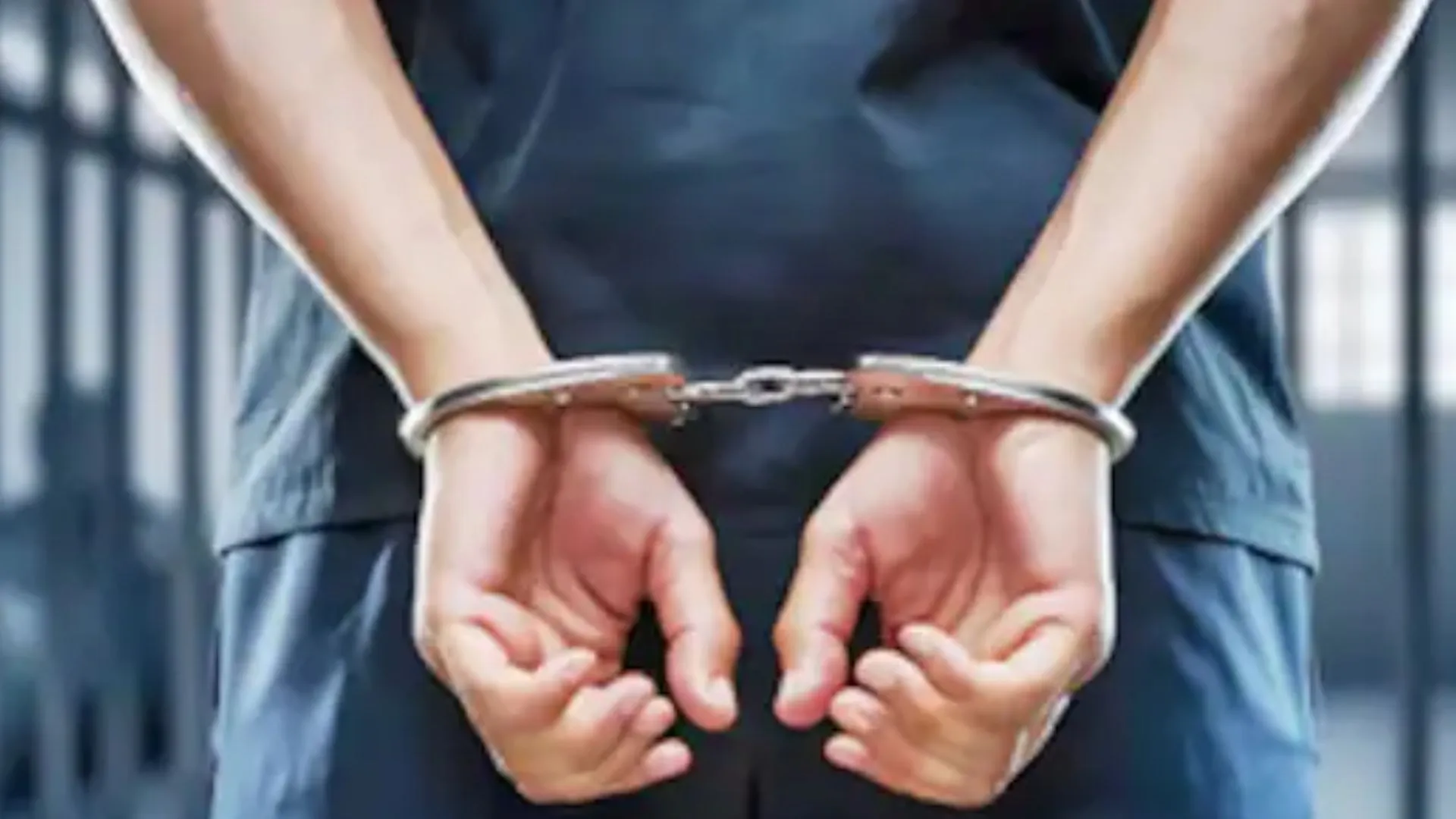 महोबा में हिन्दू विरोधी पाेस्ट वायरल... मिशनरी स्कूल का छात्र गिरफ्तार, स्कूल के बाहर जोरदार प्रदर्शन