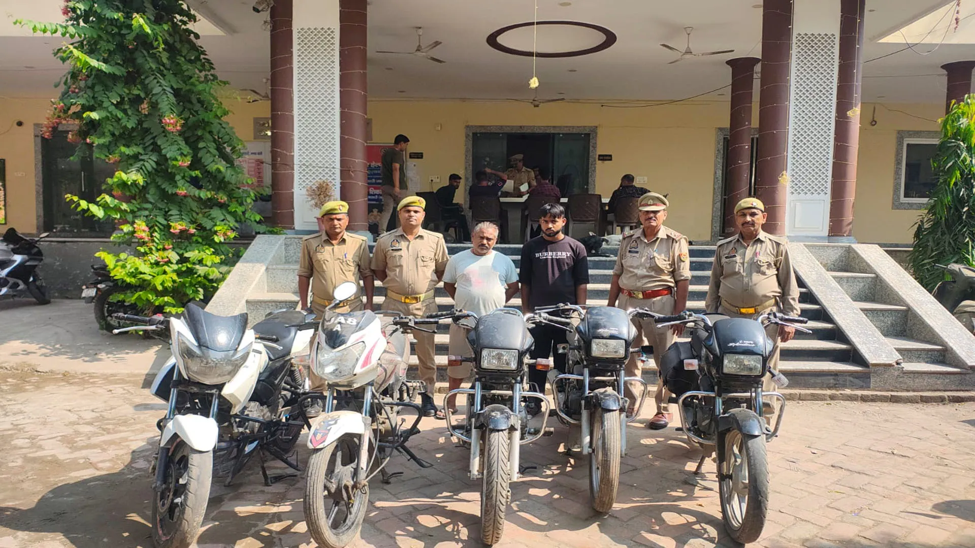 Bareilly : बाइक चोर गिरोह का पर्दाफाश, पांच चोरी की बाइक बरामद
