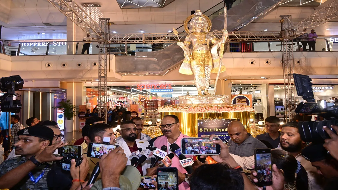 लखनऊ: डेढ़ लाख सिक्कों से निर्मित 18 फीट की भगवान श्री राम की प्रतिमा का ब्रजेश पाठक ने किया अनावरण 