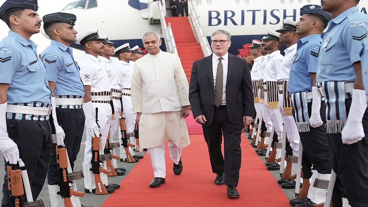 ब्रिटेन के PM स्टार्मर दो दिवसीय यात्रा पर भारत पहुंचे, पीएम मोदी ने किया स्वागत, कल मुंबई में करेंगे मुलाकात 