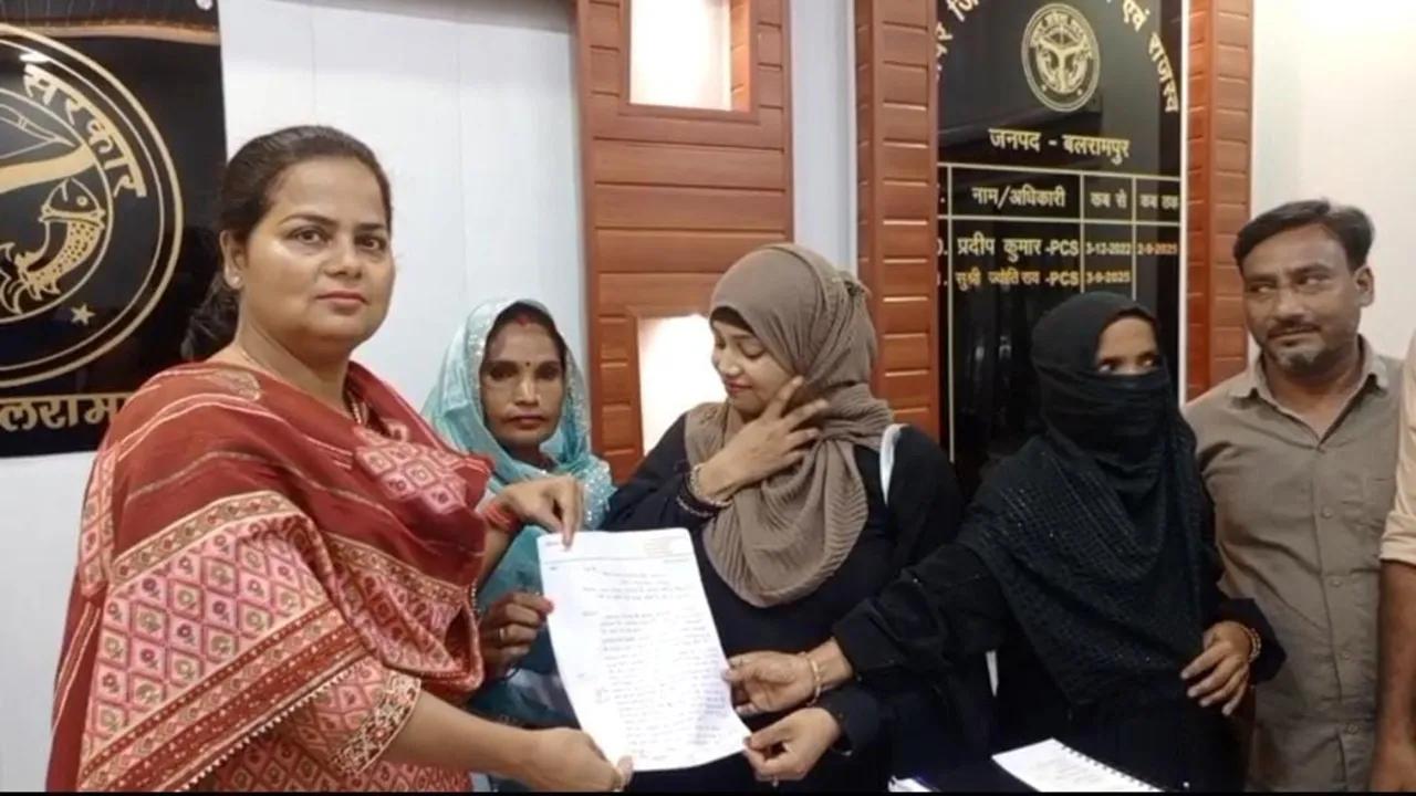 अध्यक्ष और ईओ की कार्यप्रणाली से नाराज 11 सभासदों ने दिया इस्तीफा, डीएम से की कार्रवाई की मांग 