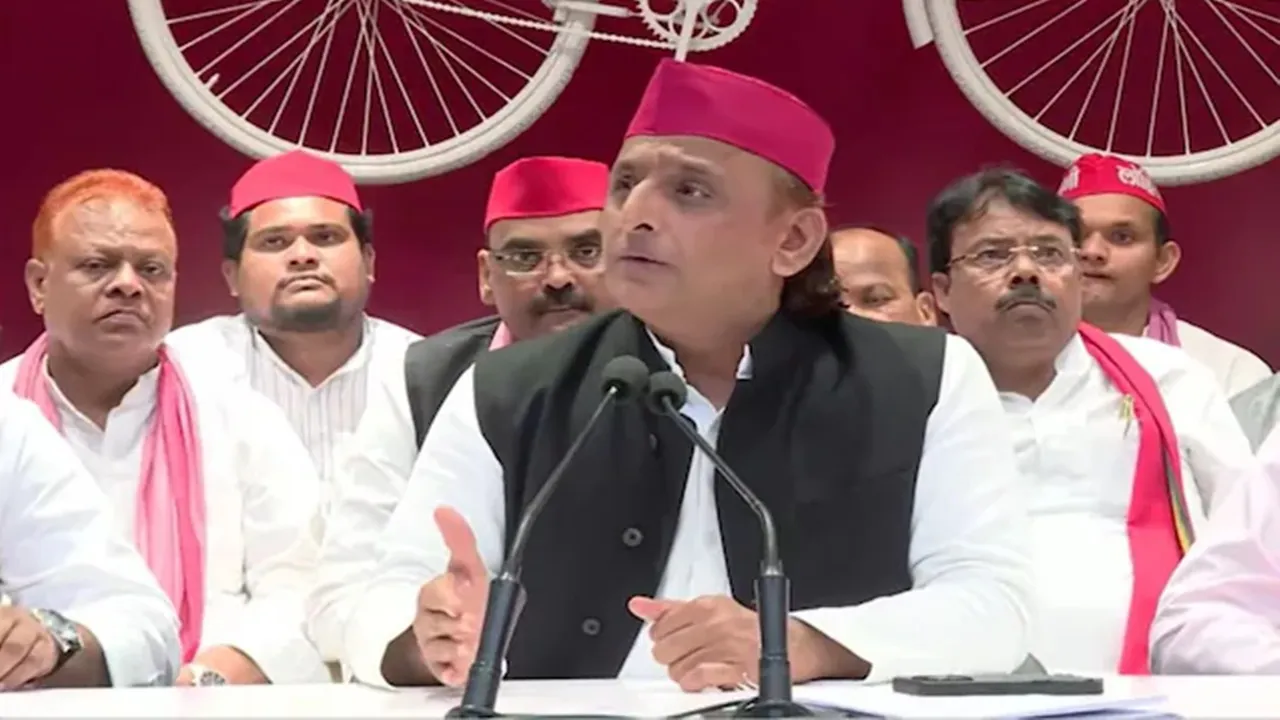  कांशीराम को सांसद किसने बनाया? मायावती के सांठगांठ के आरोपों पर अखिलेश का पलटवार...