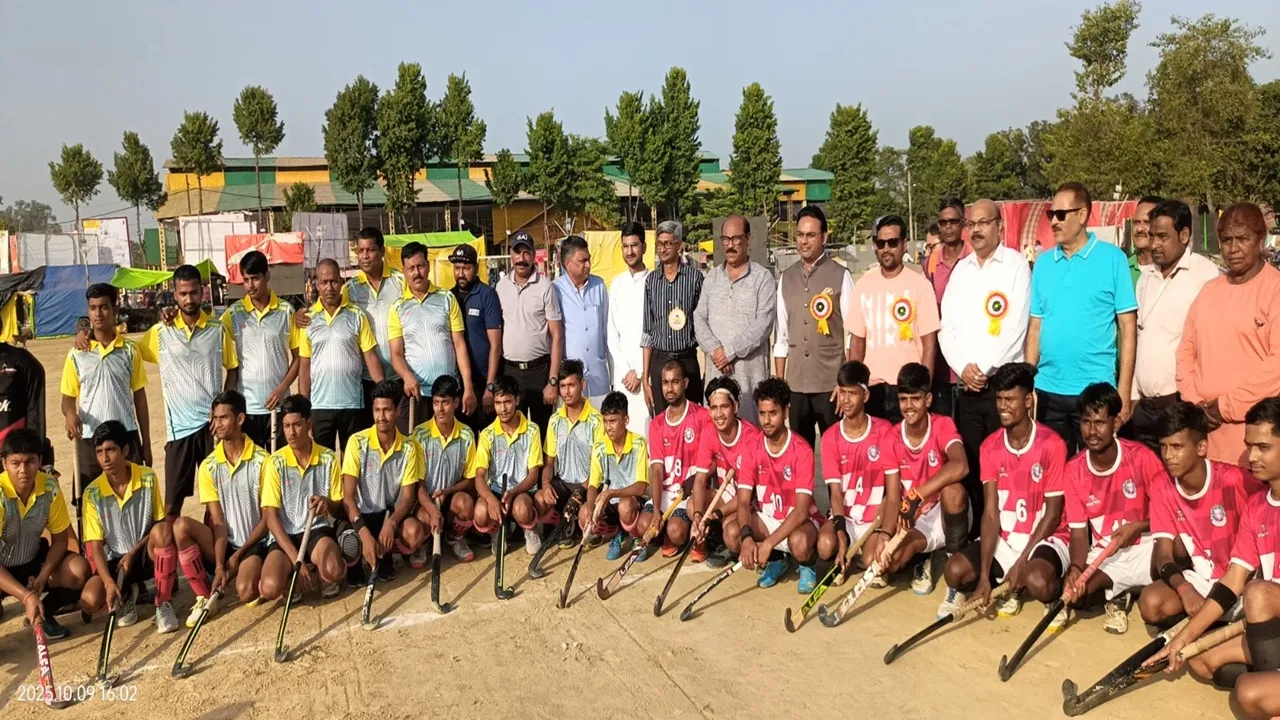 बाराबंकी : राज्य स्तरीय हॉकी का आगाज, हरदोई और गोला ने दिखाया दमखम