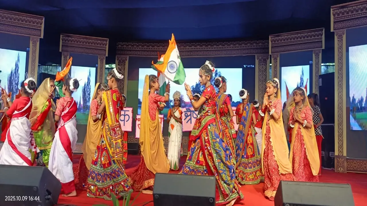 बाराबंकी : मंच पर खिला बच्चों का हुनर, सांस्कृतिक प्रस्तुतियों ने लूटी महफिल