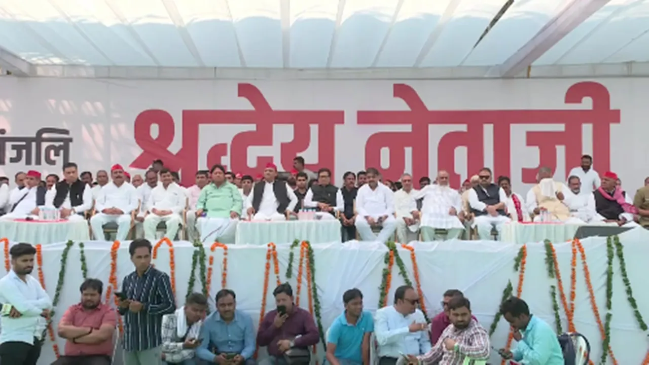 संविधान हमारी संजीवनी :  पीडीए को मजबूत करना सपा का संकल्प, नेताजी की पुण्यतिथि पर बोले अखिलेश 