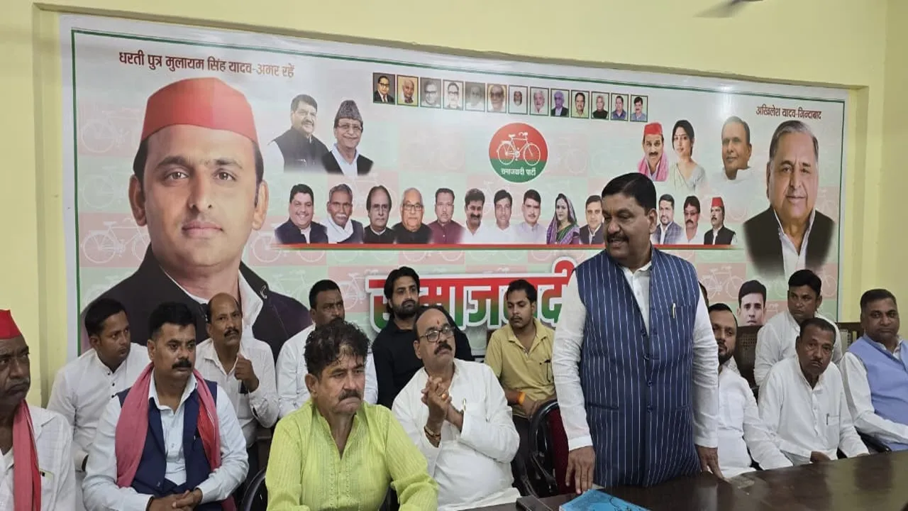 बाराबंकी : पुण्यतिथि पर सपा नेताओं ने मुलायम सिंह यादव को किया याद, अर्पित की श्रद्धांजलि 