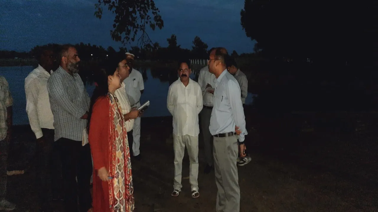 बलरामपुर : डीएम ने किया पचपेड़वा विकास खंड का औचक निरीक्षण, ग्राम पंचायत सचिव निलंबित