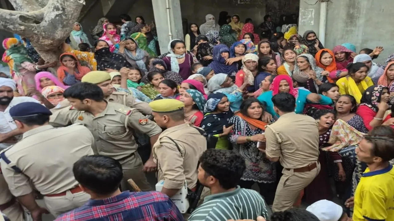 ट्रिपल मर्डर से बागपत में हड़कंप : मस्जिद में इमाम की पत्नी और दो बेटियों की धारदार हथियार से हत्या 