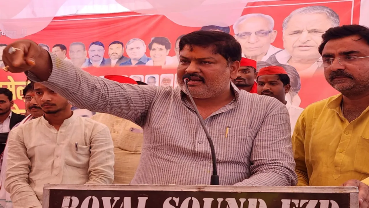 Ayodhya News : पूर्व मंत्री पवन पांडेय ने अयोध्या महापौर और नगर निगम अधिकारियों पर लगाए भ्रष्टाचार के आरोप 
