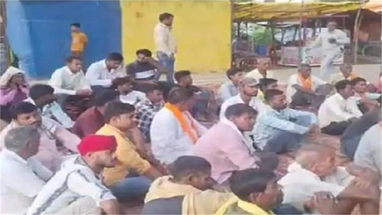 अयोध्या : दलित-मुस्लिम पर 'पेड़ कटाई' के आरोप में FIR दर्ज, भाजपा विधायक ने किया विरोध, कार्रवाई को बताया 