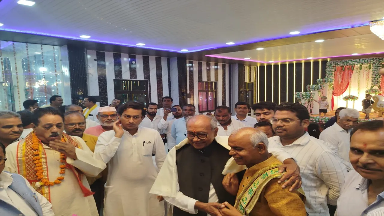 बाराबंकी : वोट चोरी में भाजपा की संलिप्तता, EC मौन : बोले दिग्विजय सिंह- संवैधानिक संकट की ओर देश
