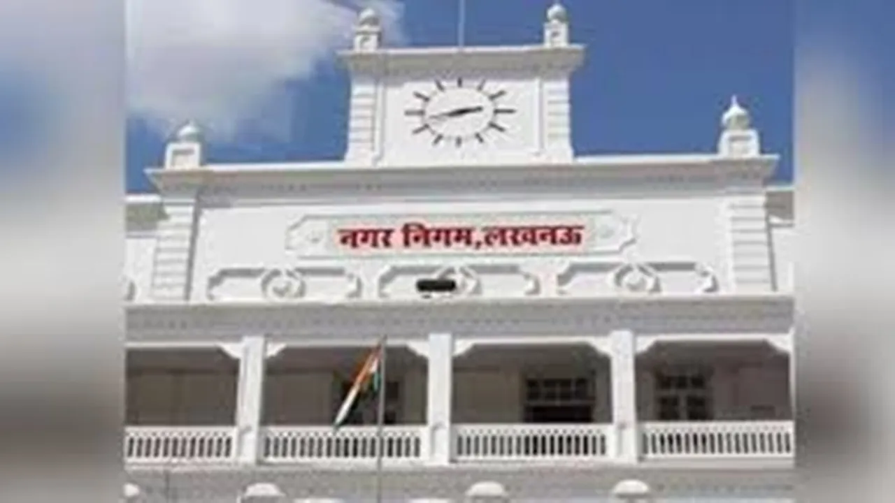 लखनऊ : बंद कराई डेयरी, 15 भैंस पकड़ीं, पारा क्षेत्र में नगर निगम ने की कार्रवाई