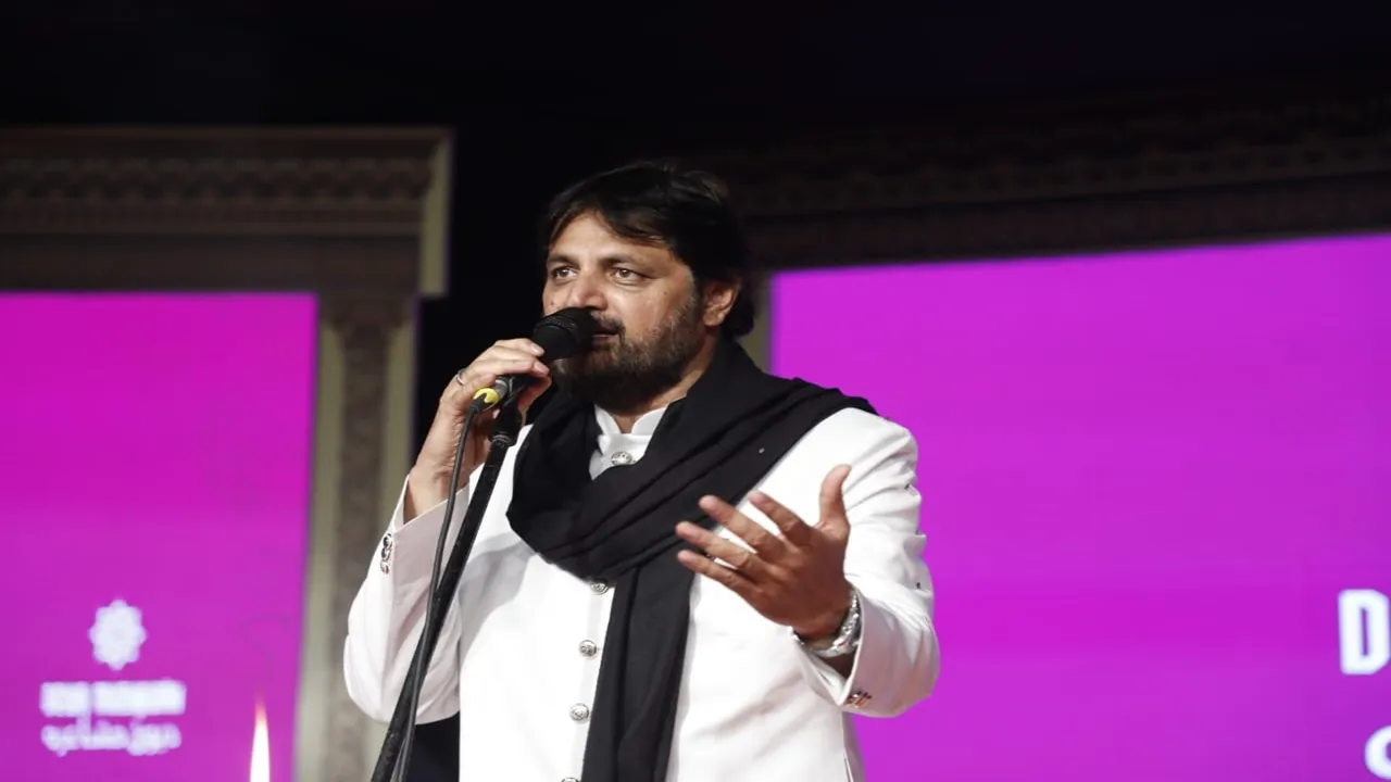  बाराबंकी : मजनू की विरासत का वो हक़दार नहीं... देवा मेला के मुशायरे में शायरों ने दिलों को छू लिया