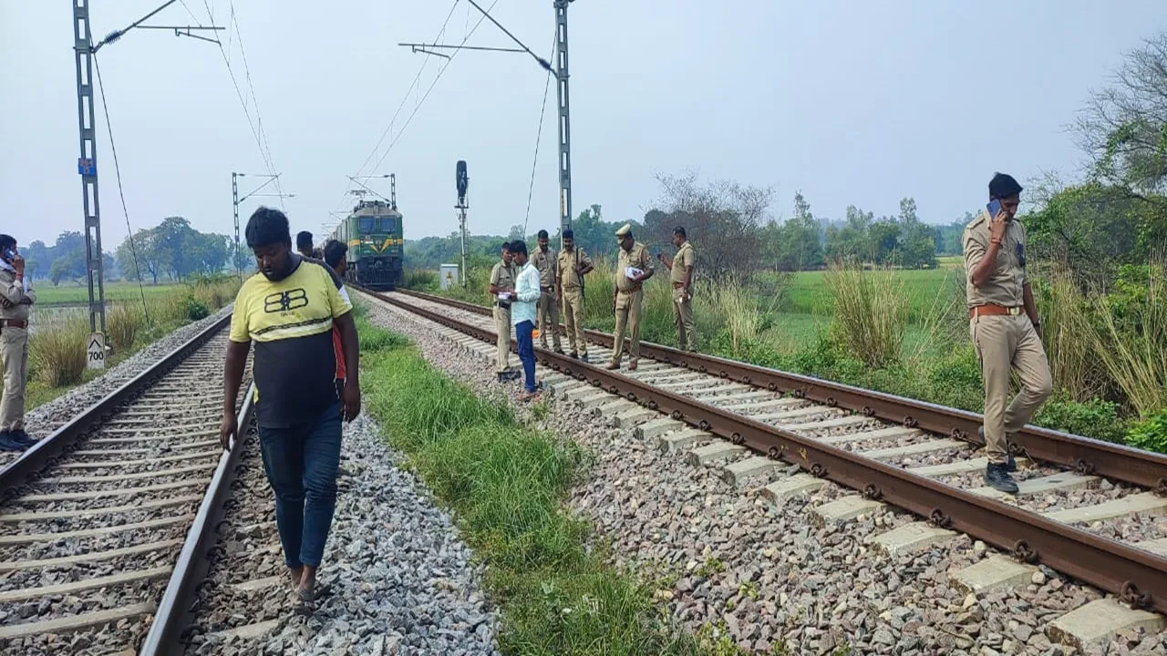 अमेठी : ट्रेन की चपेट में आने से महिला की मौत, डेढ़ घंटे तक खड़ी रही धनबाद स्पेशल ट्रेन