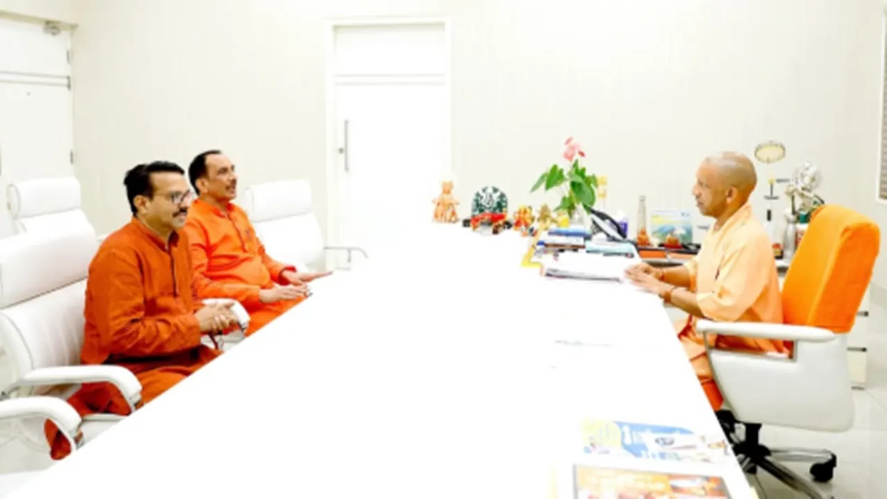 Chhath Mahaparva 2025: छठ महापर्व पर सार्वजनिक अवकाश घोषित करने की मांग, सीएम योगी से मिले प्रभुनाथ राय  