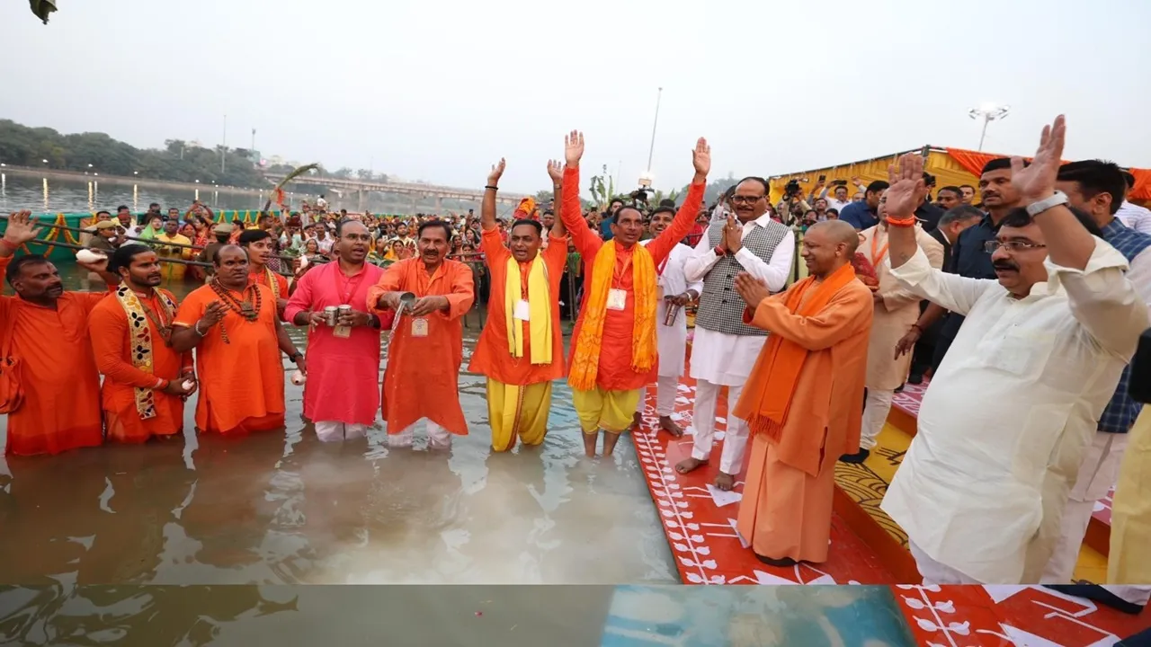 Chhath Mahaparva 2025 : पहला अर्घ्य देकर छठ महापर्व की शुरुआत करेंगे सीएम योगी, 200 लोक कलाकार देंगे सांस्कृतिक प्रस्तुतियां 