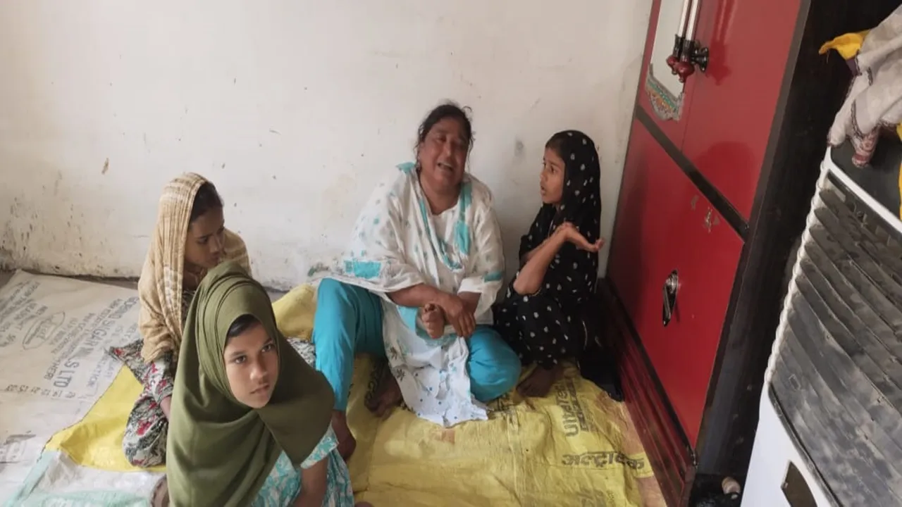 बाराबंकी : हिस्ट्रीशीटर ने सौतेली बेटी का चाकू से गला रेतकर की हत्या, इलाके में हड़कंप