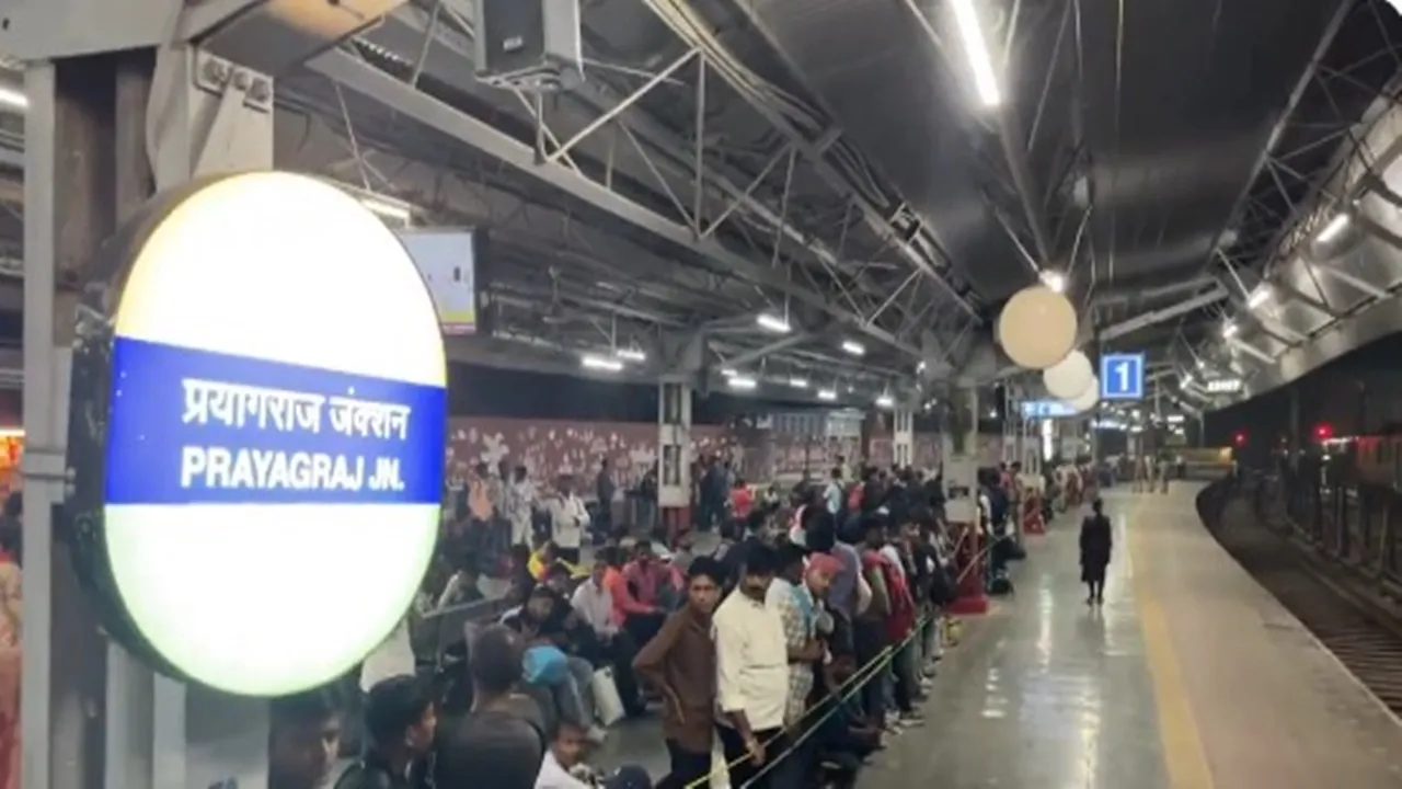 रेलवे का बड़ा फैसला : रेलवे स्टेशनों पर गूंज रहे है छठ मईया के गीत, यात्रियों में उत्साह
