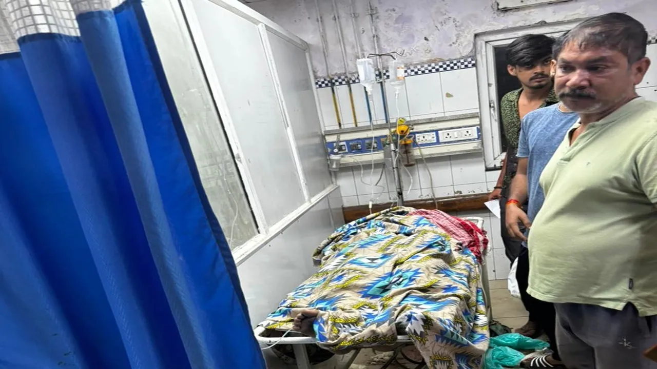 कानपुर : छात्र को घेर लाठी-डंडे और चापड़ से हमला, आंते बाहर, दो उंगलियां कटी, लगे 14 टांके
