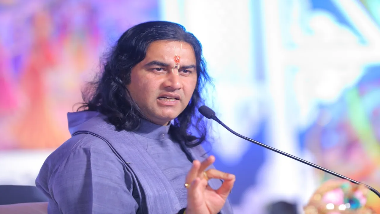 रामायण और गीता को पाठ्यक्रम में शामिल करें : सतीश महाना ने किया कथावाचक देवकी नंदन का सम्मान 
