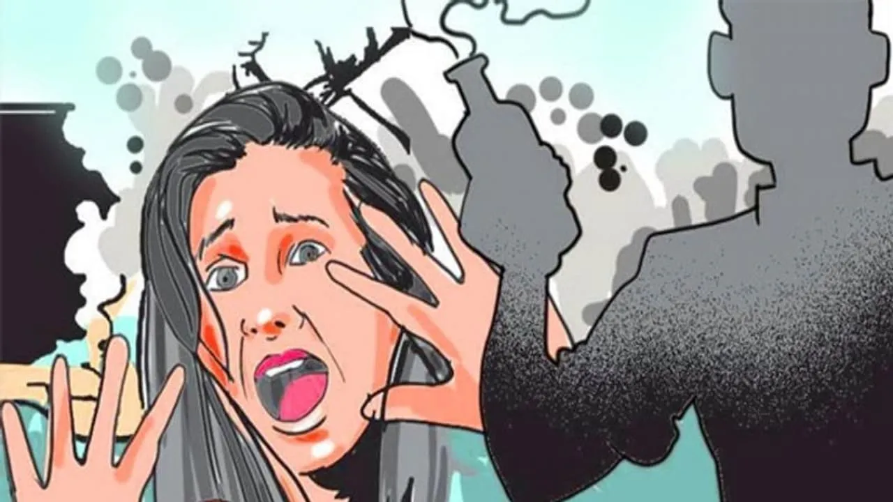 दिल्ली विश्वविद्यालय की छात्रा पर एसिड अटैक, दोनों हाथ जले, पीड़िता बोली- 'वो मेरा पीछा करता था' 