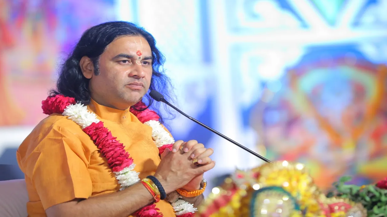 जब अपने साथ छोड़ देते हैं तो प्रभु देते सहारा : देवकी नंदन ठाकुर