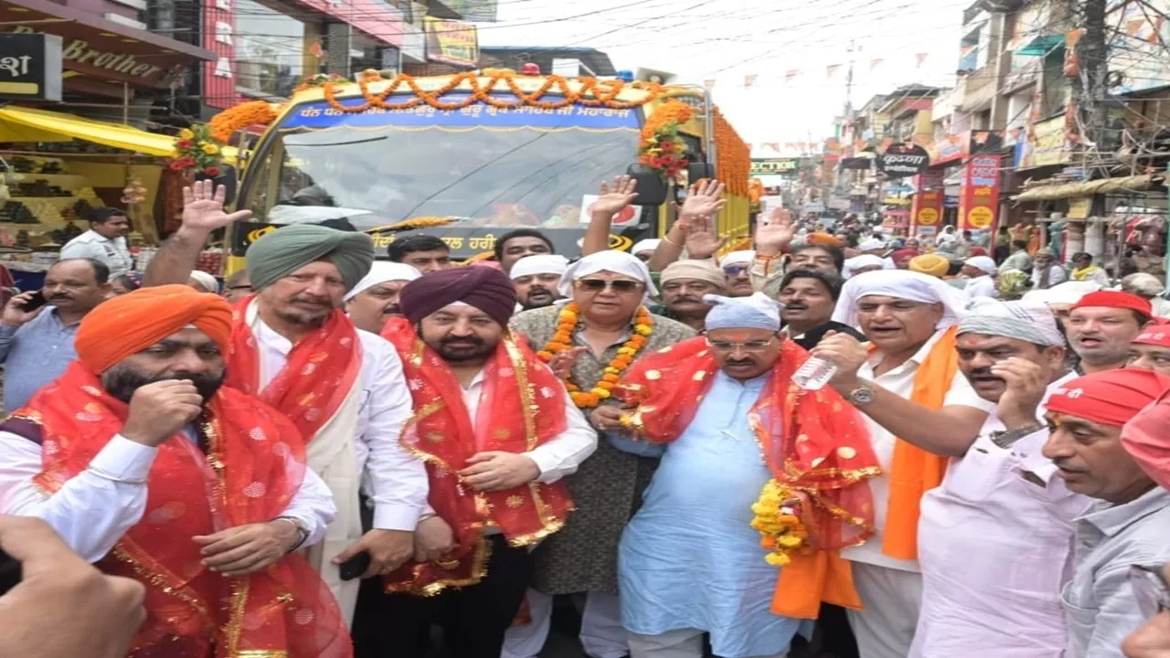कानपुर : बोले सो निहाल-सतश्री अकाल जयघोष के साथ चरण सुहावे यात्रा रवाना 