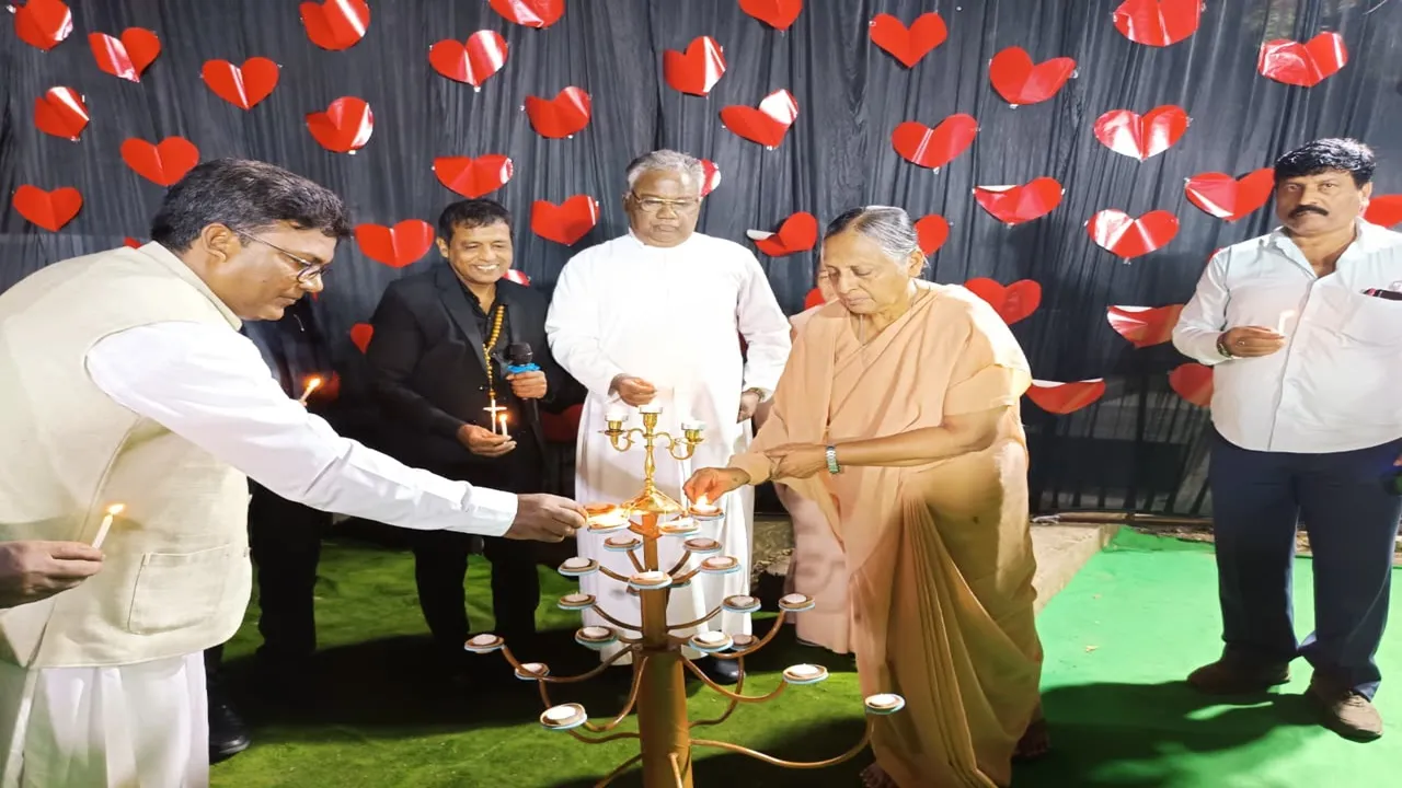 कानपुर श्रद्धांजलि सभा : कोरोना महामारी में बिछड़े लोगों के लिए दो मिनट का मौन