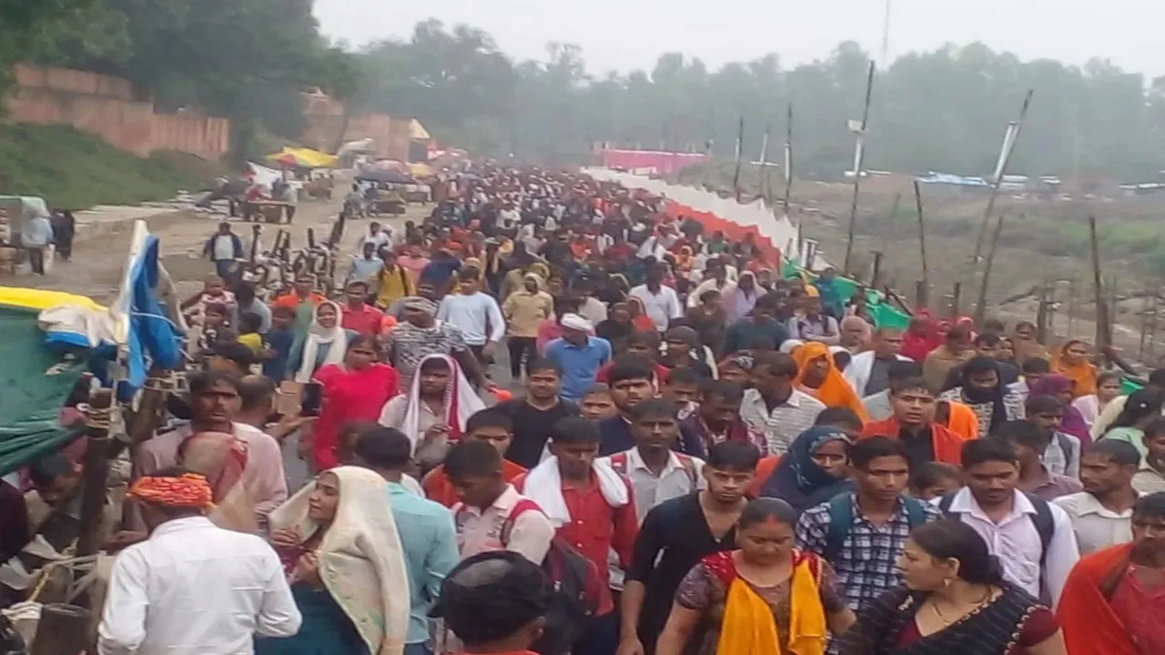 अयोध्या : बारिश पर आस्था भारी, चौदह कोसी परिक्रमा जारी